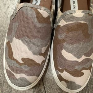 Steve Madden Camo slip ons